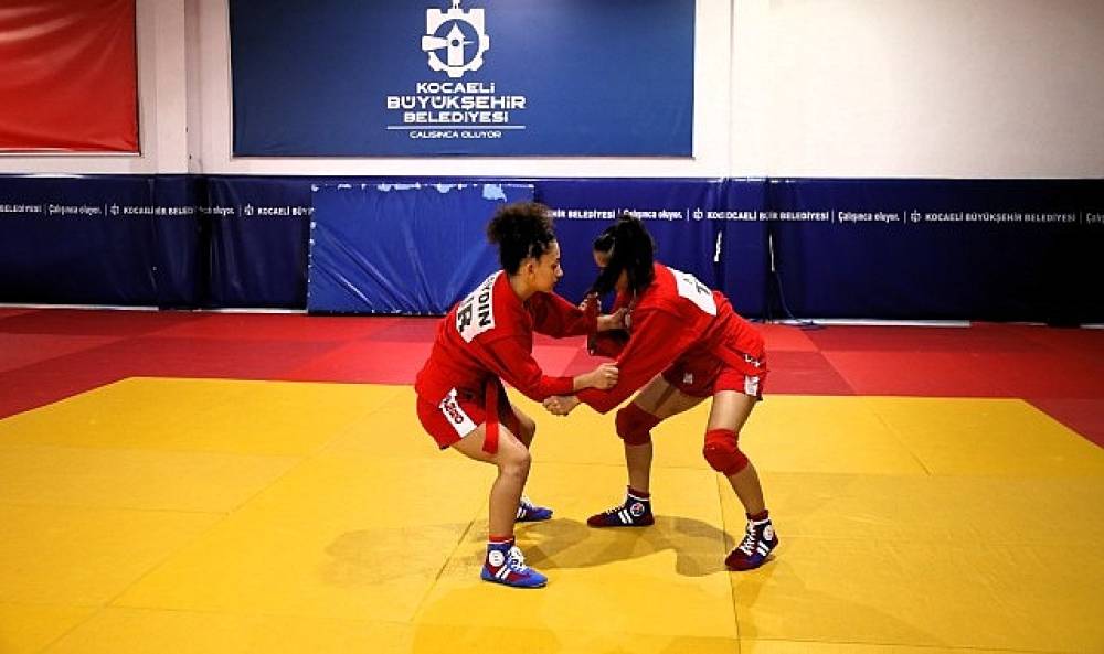 Ceylin ve Kardelen, judoda istikbal vaat ediyor
