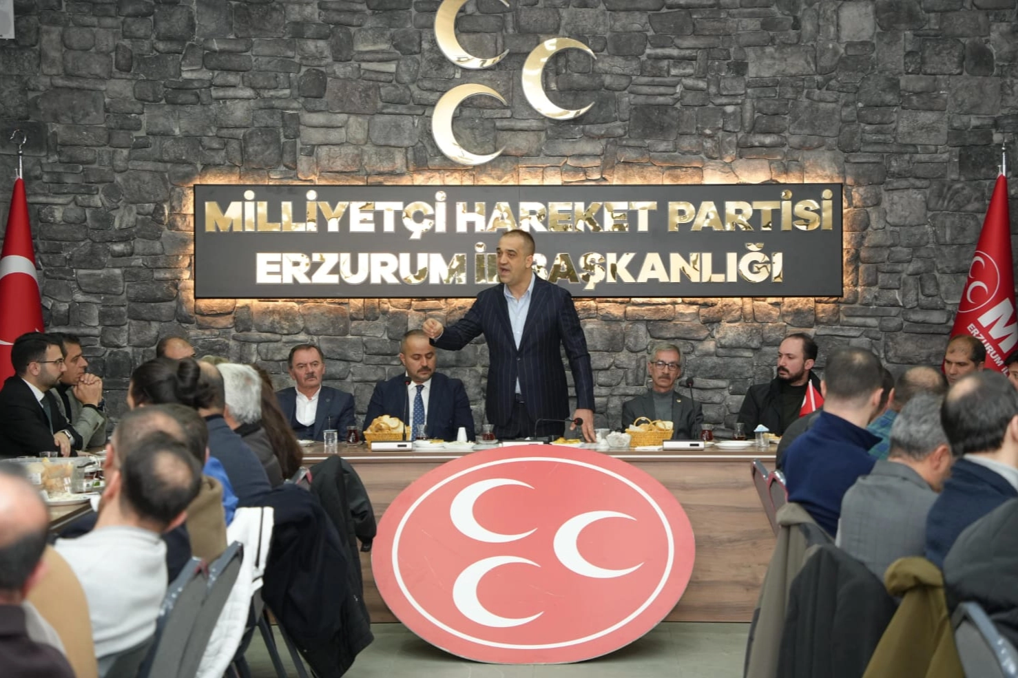 MHP Erzurum'dan sendikalara g&uuml;&ccedil;l&uuml; mesaj