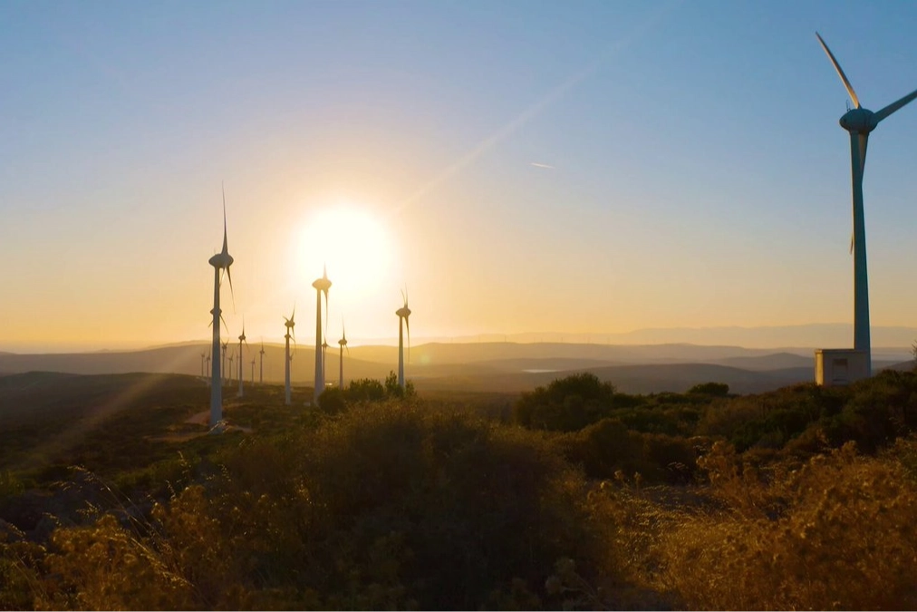 T&uuml;rkiye&rsquo;nin elektrik kurulu g&uuml;c&uuml; 122 bin 519 MW'a ulaştı... Yenilenebilir ve yerli kaynaklar &ouml;ne &ccedil;ıktı