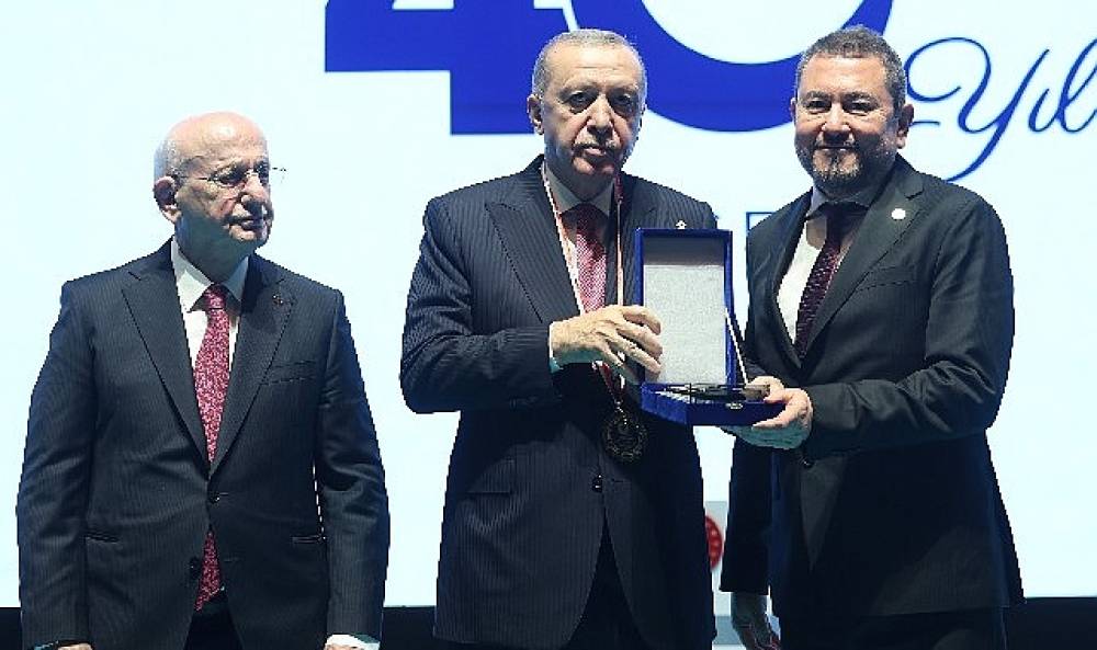 Cumhurbaşkanı Erdoğan'dan Nazım Torbaoğlu'na Vefa Plaketi