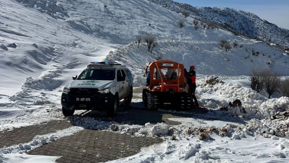 Nemrut Dağı&rsquo;nda Rahatsızlanan G&uuml;venlik G&ouml;revlisi UMKE Tarafından Kurtarıldı  - Videolu Haber
