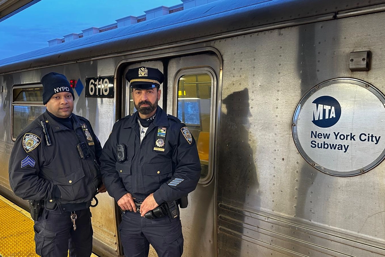 Queens metrosunun başında bir T&uuml;rk... NYPD&rsquo;li Teğmen Ali Hammutoğlu&rsquo;ndan gen&ccedil;lere &ccedil;ağrı