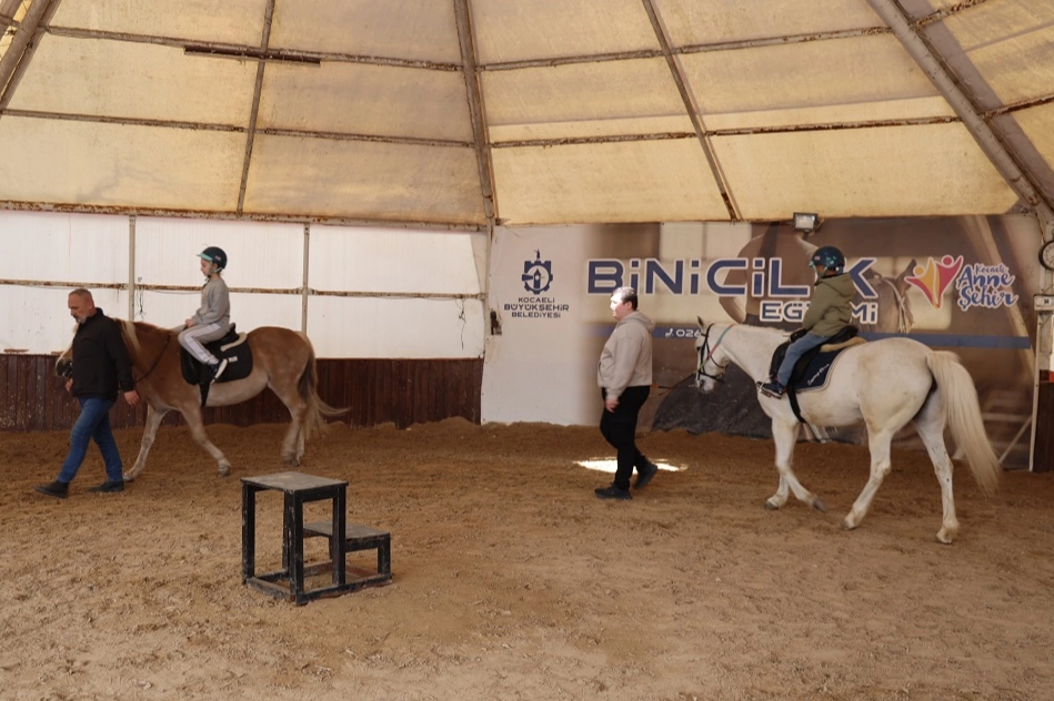 Kocaeli'de 230 &ccedil;ocuk binicilikle tanıştı