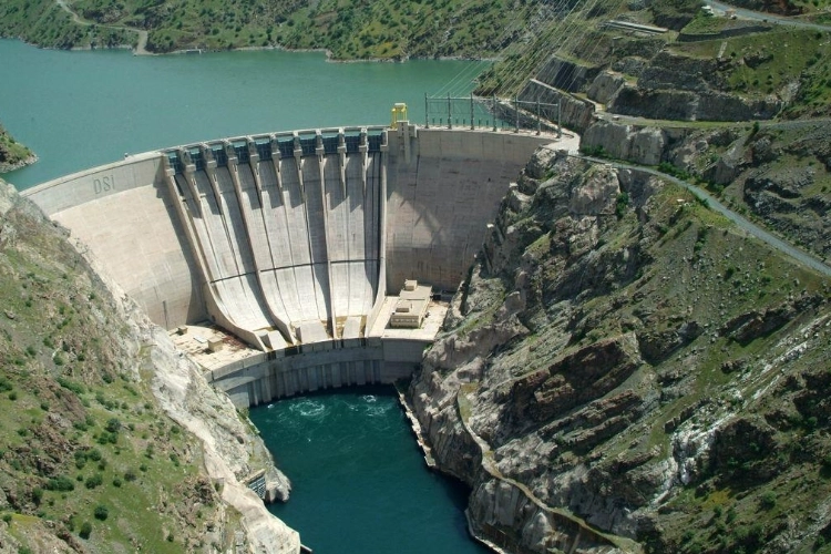 T&uuml;rkiye&rsquo;nin elektrik kurulu g&uuml;c&uuml; 123 bin megavata ulaştı... Elektrikte yerli kaynak payı y&uuml;zde 71,9