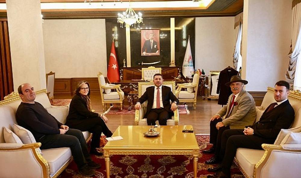 Brezilya B&uuml;y&uuml;kel&ccedil;isi Neves'den Belediye Başkanı Arı'ya Ziyaret