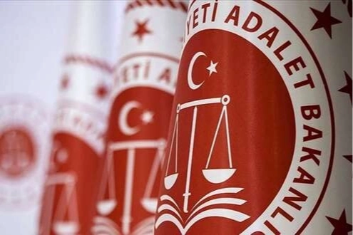 Adalet'te yargı s&uuml;releri kısaldı, iş y&uuml;k&uuml; azaldı