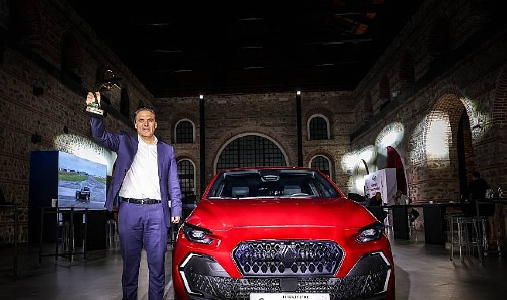 T&uuml;rkiye'nin Lideri Renault Clio,   Şimdi de T&uuml;rkiye'de Yılın Otomobili