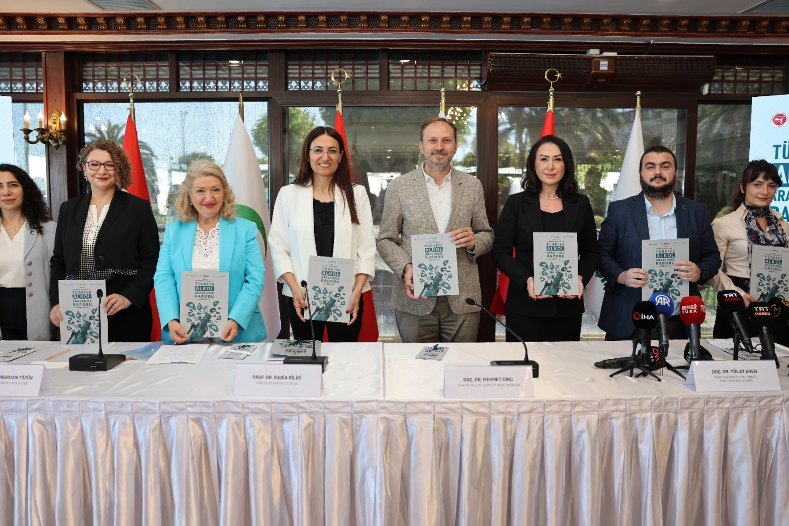 Yeşilay&rsquo;dan alkol raporu... Alkole başlama yaşı 19,4 olarak &ouml;l&ccedil;&uuml;ld&uuml;