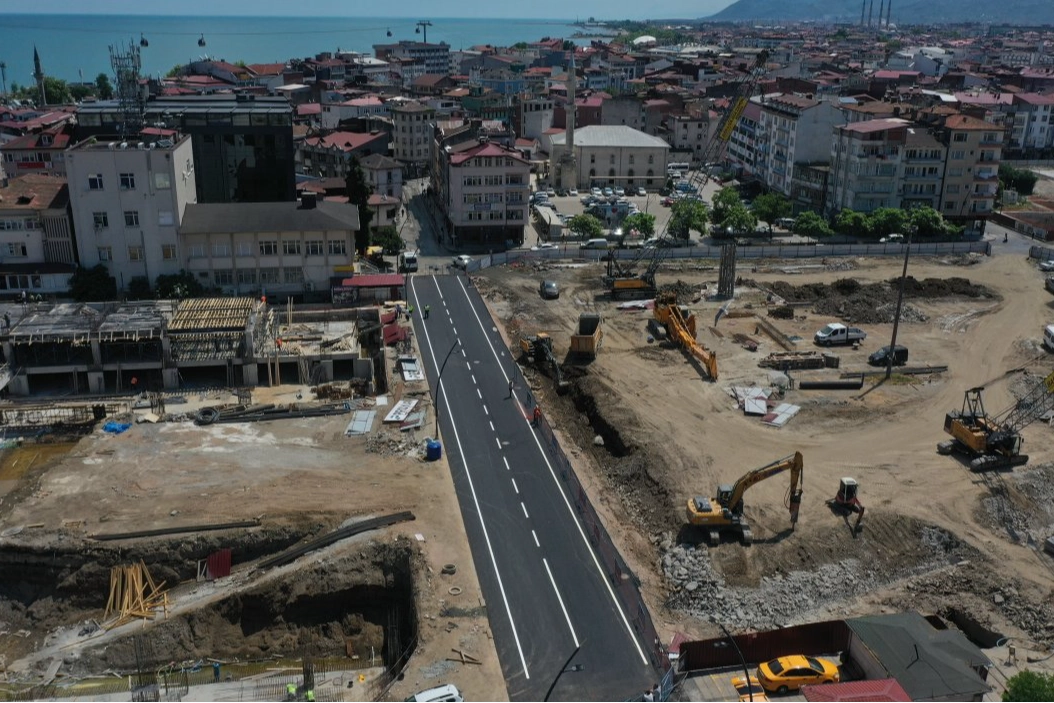 Ordu'da Millet D&uuml;z&uuml;&rsquo;nde ilk asfalt serildi