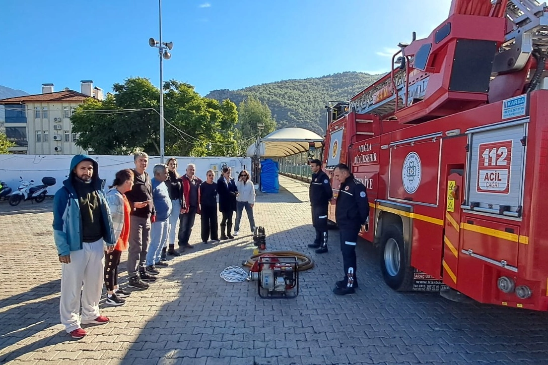 Muğla B&uuml;y&uuml;kşehir g&ouml;n&uuml;ll&uuml; itfaiyeciler yetiştiriyor
