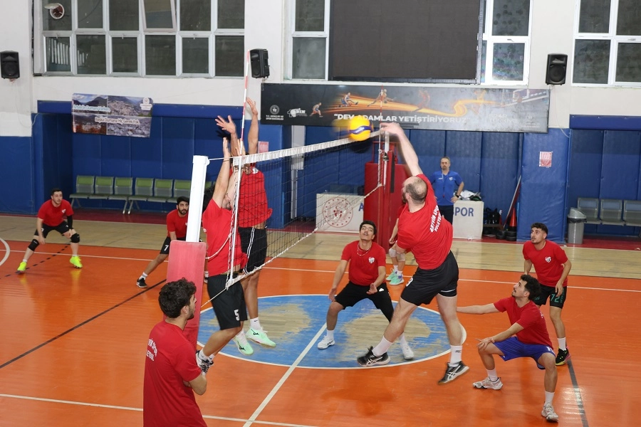 Artvinspor, kadın ve erkek b&ouml;lgesel voleybol ligine hazırlanıyor