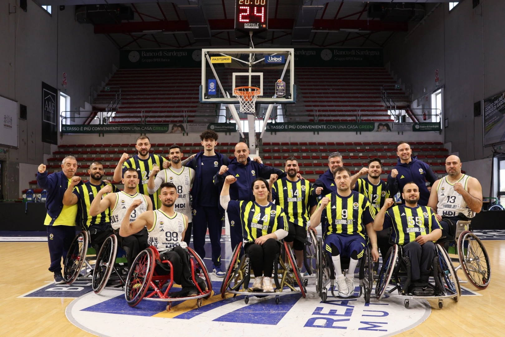 Bakan Bak&rsquo;tan Fenerbah&ccedil;e&rsquo;ye tebrik