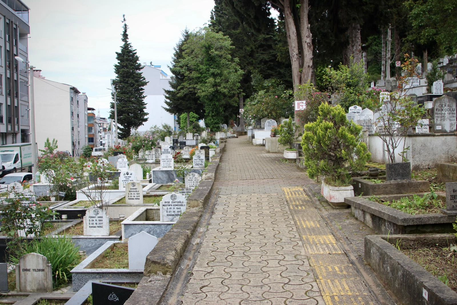 Giresun&rsquo;da mezarlıklar bayrama hazır