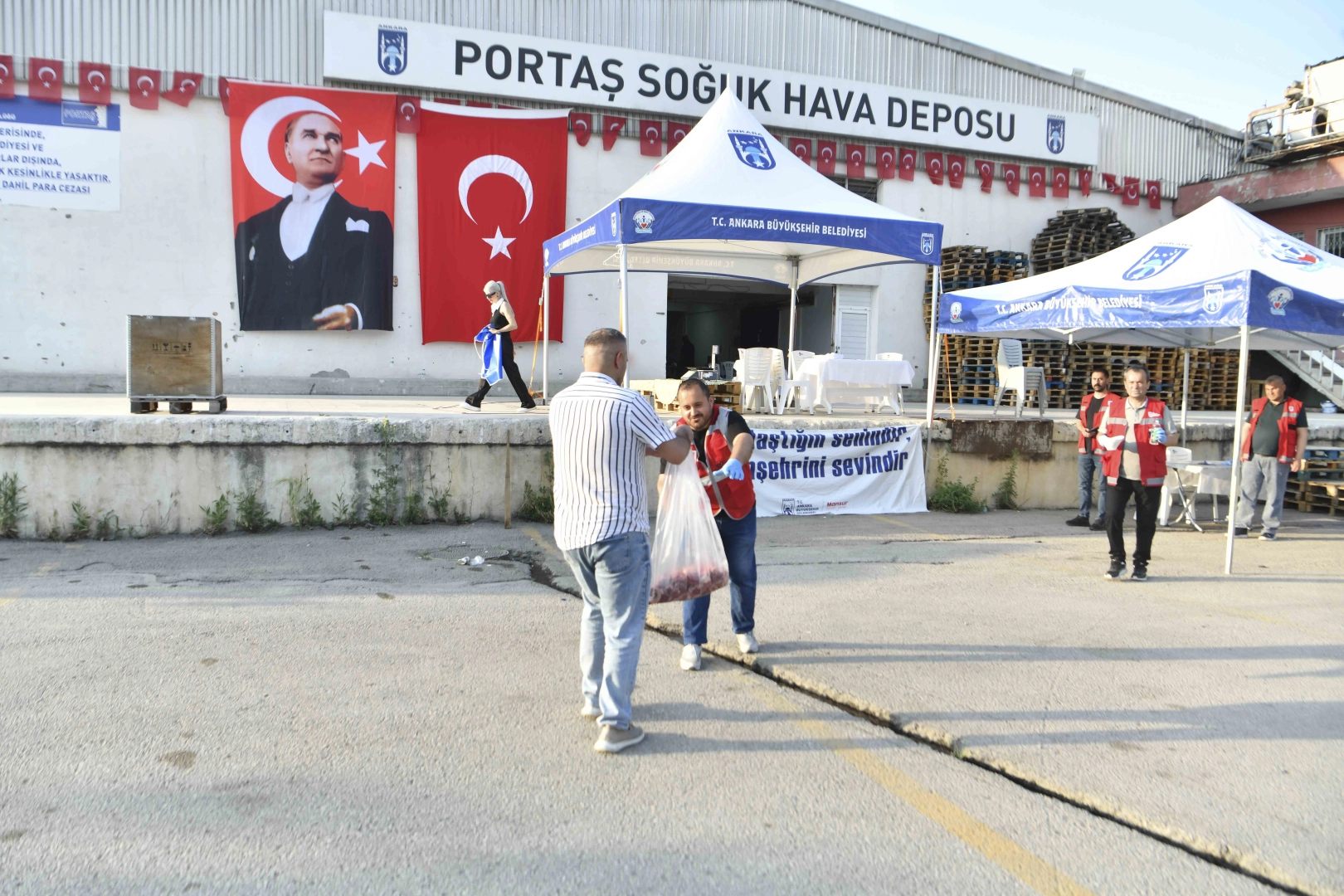 Ankara'da bayram dayanışması b&uuml;y&uuml;yor