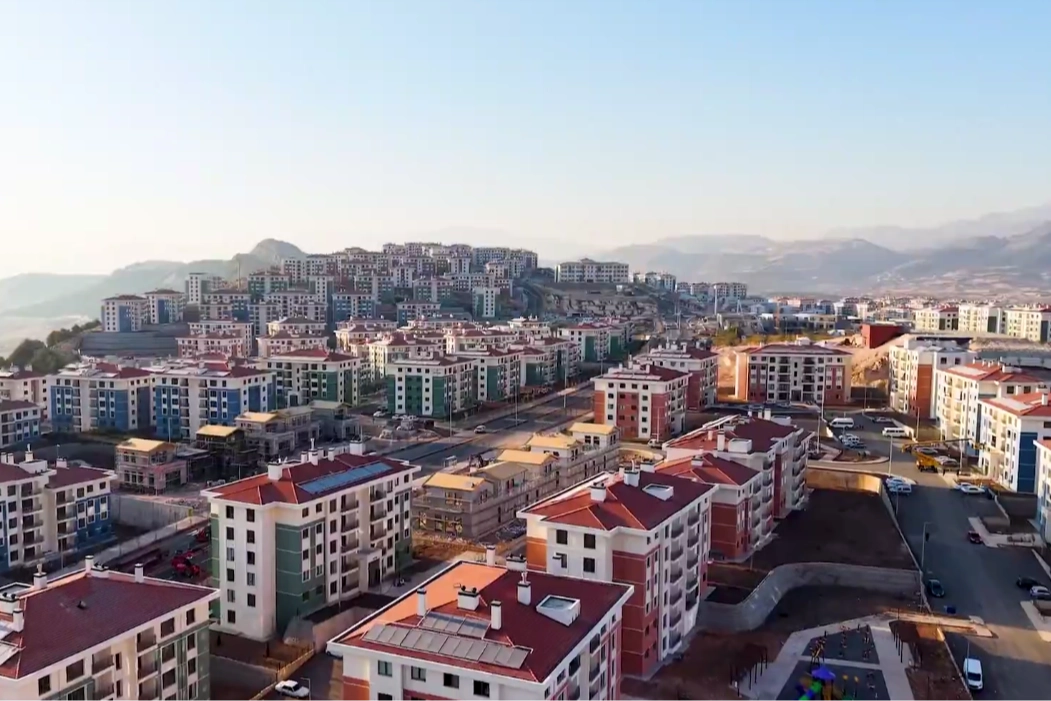 Asrın inşasında T&uuml;rkiye'nin başarısı yarın Hatay'da... 455 bin konut tamamlandı, son teslimler yarın!