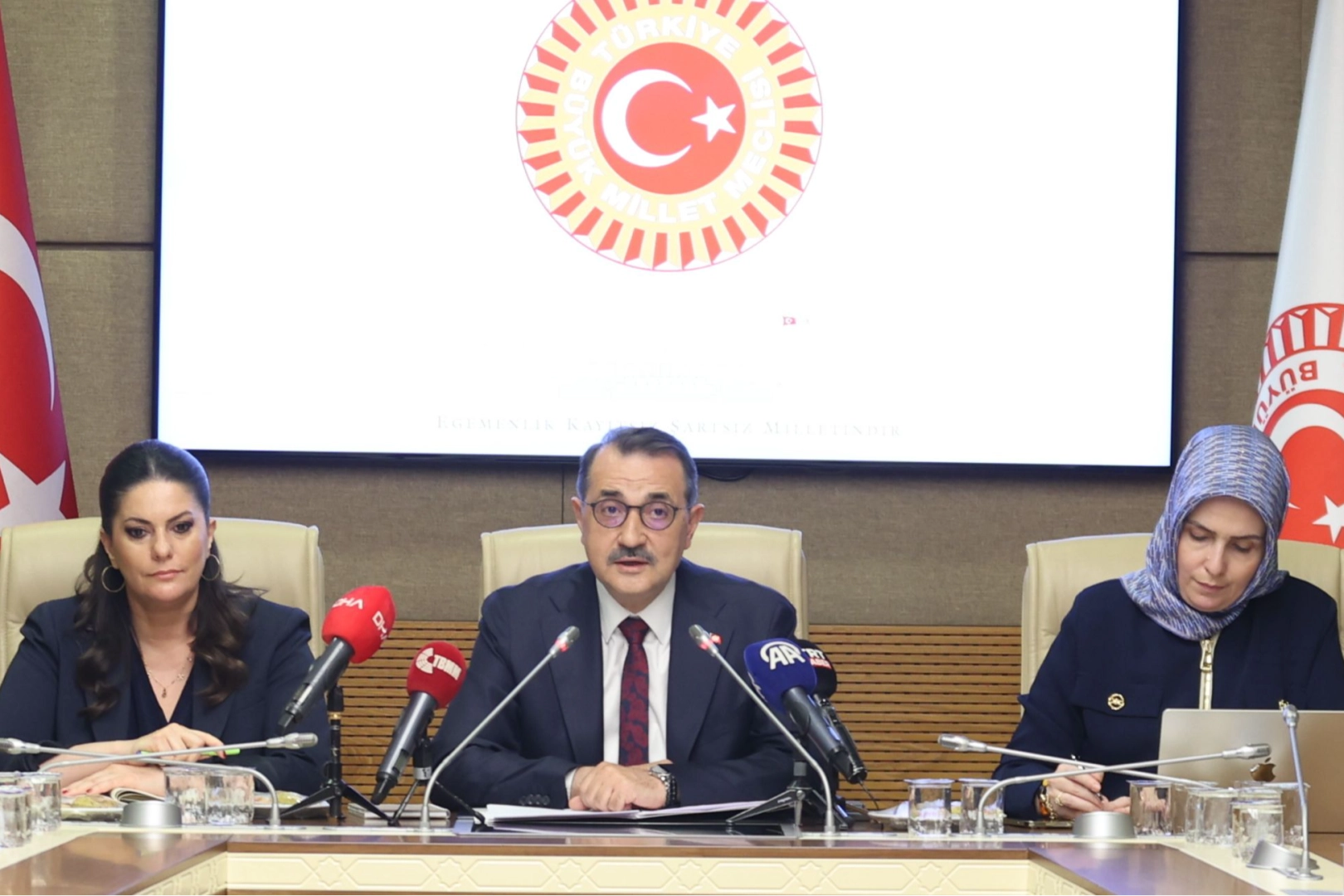 Komisyon beklenen raporu sundu... T&uuml;rkiye yapay zek&acirc;da &uuml;reten ve d&uuml;zenleyen olacak