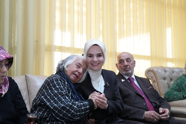 Aile Bakanı G&ouml;ktaş'tan ailelere bayram ziyareti