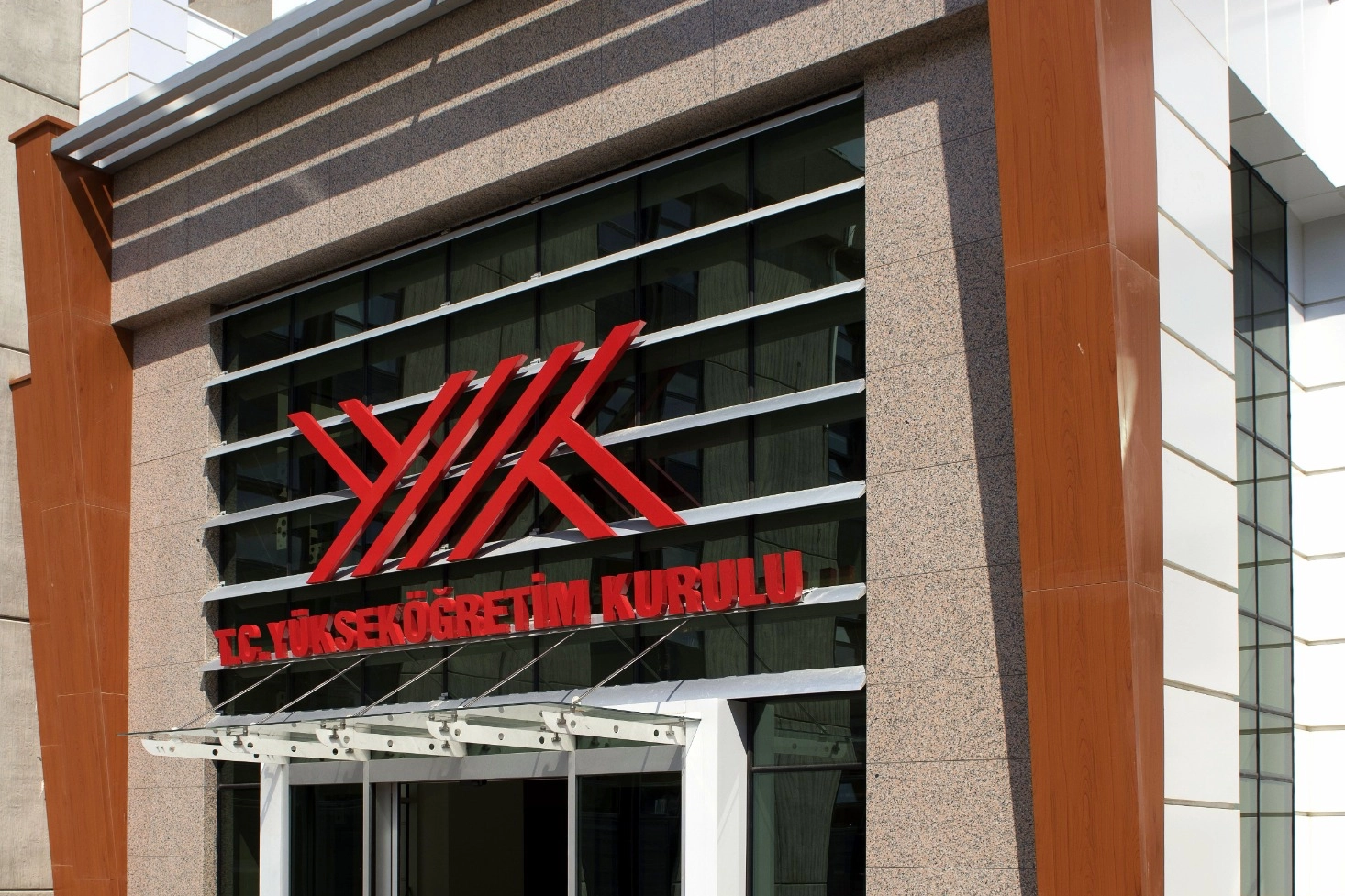 Y&Ouml;K&rsquo;ten doğum yapan lisans&uuml;st&uuml; kadın &ouml;ğrencilere ek s&uuml;re d&uuml;zenlemesi