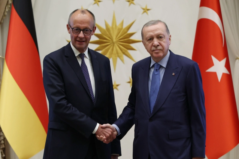 Cumhurbaşkanı Erdoğan, Almanya Şans&ouml;lyesi Merz ile g&ouml;r&uuml;şt&uuml;