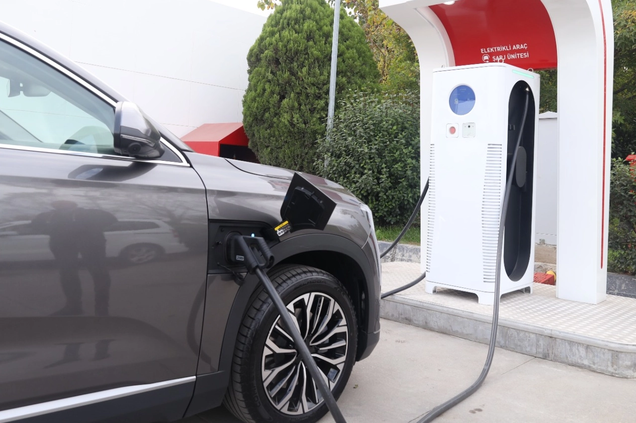 Elektrikli ara&ccedil;lar tedarik risklerini artırıyor