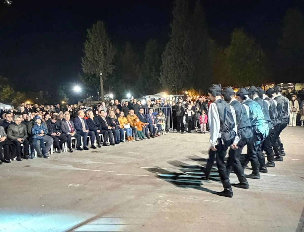 Akçaabat Belediyesi Halk Oyunları Gaziantep’te Büyük İlgiyle Karşılandı