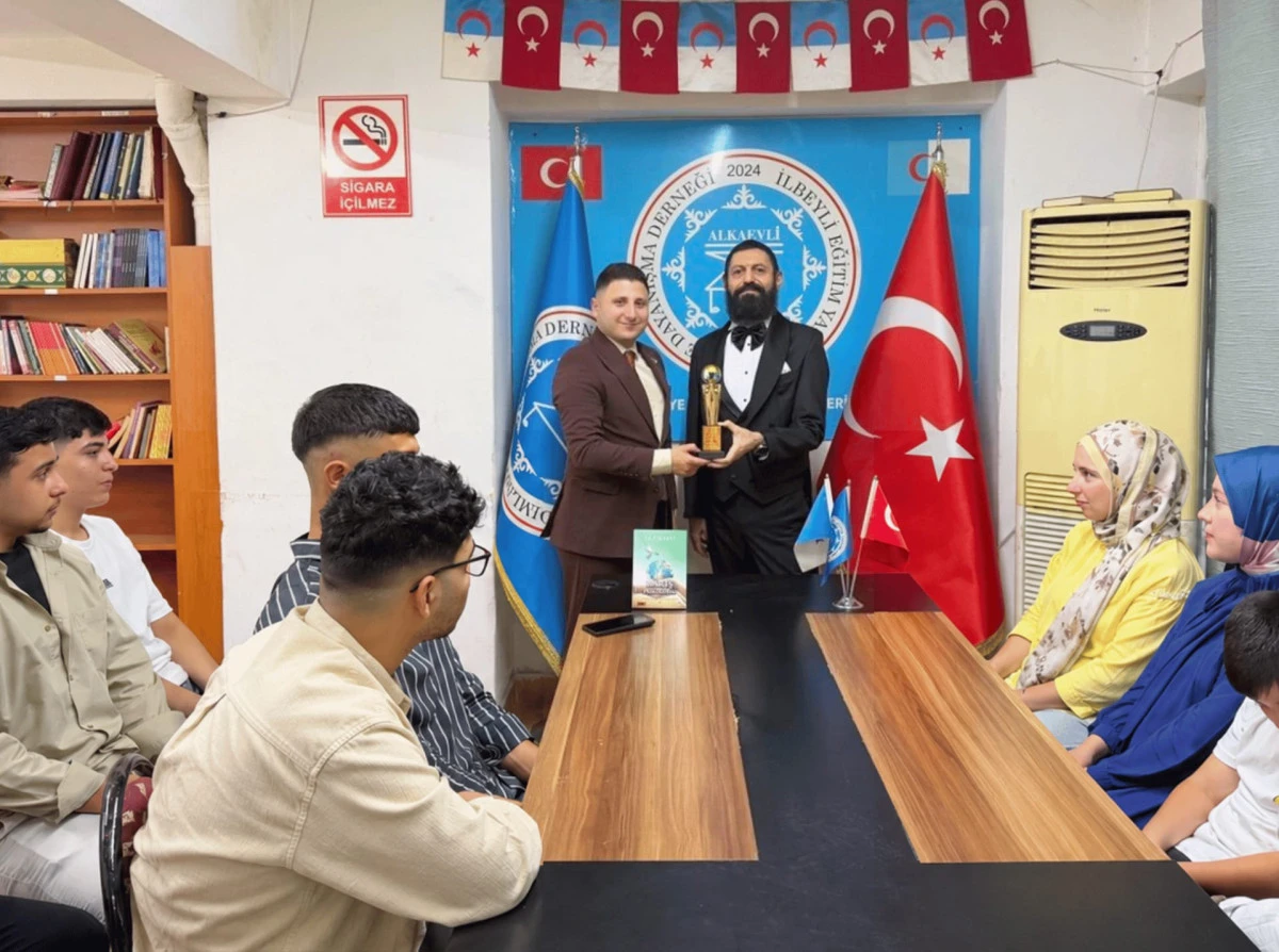 Akif Manaf&rsquo;a &ldquo;Eğitim ve Barış &Ouml;d&uuml;l&uuml;&rdquo; 