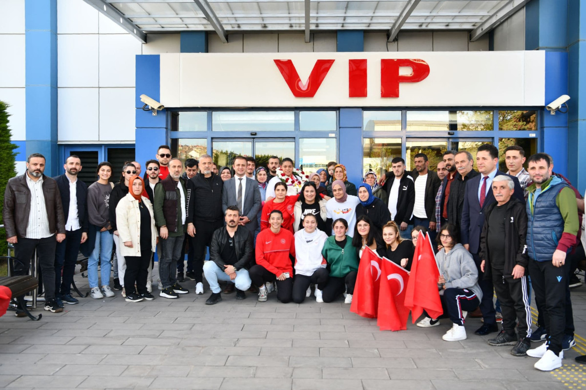Avrupa Şampiyonu Havvanur'a memleketi Trabzon'da görkemli karşılama