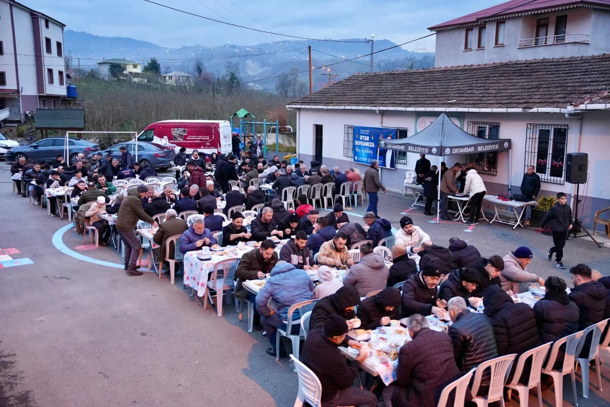 Başkan Ahmet Kaya İncesu Mahallesi&rsquo;nde vatandaşlarla iftar sofrasında buluştu