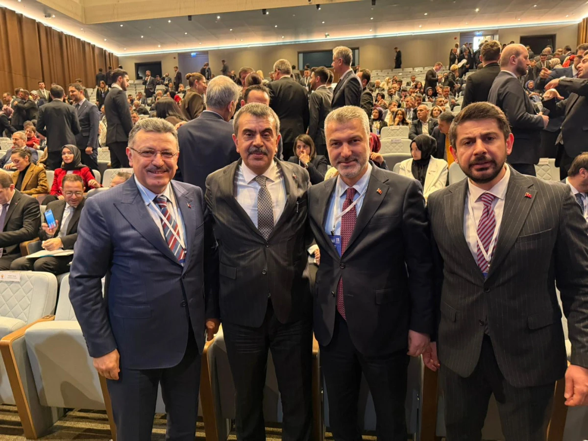 Başkan Ahmet Metin Gen&ccedil;, Trabzon teşkilatının T&uuml;rkiye genelindeki başarısını kutladı