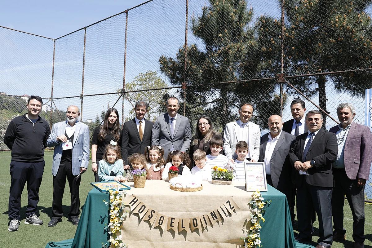 Başkan Ekim&rsquo;den anneler g&uuml;n&uuml; etkinliğinde zeytin fidanı mesajı