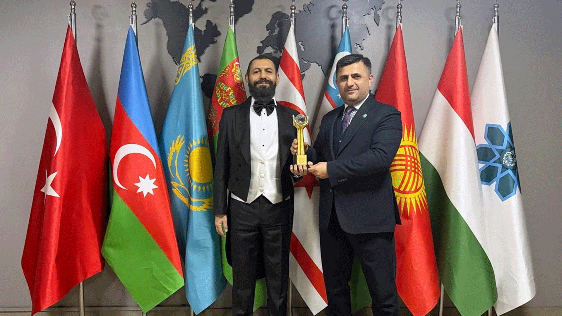 D&uuml;nyaca &Uuml;nl&uuml; Yazar Akif Manaf&rsquo;a K&uuml;resel Bilin&ccedil; ve Barış &Ouml;d&uuml;l&uuml; Verildi