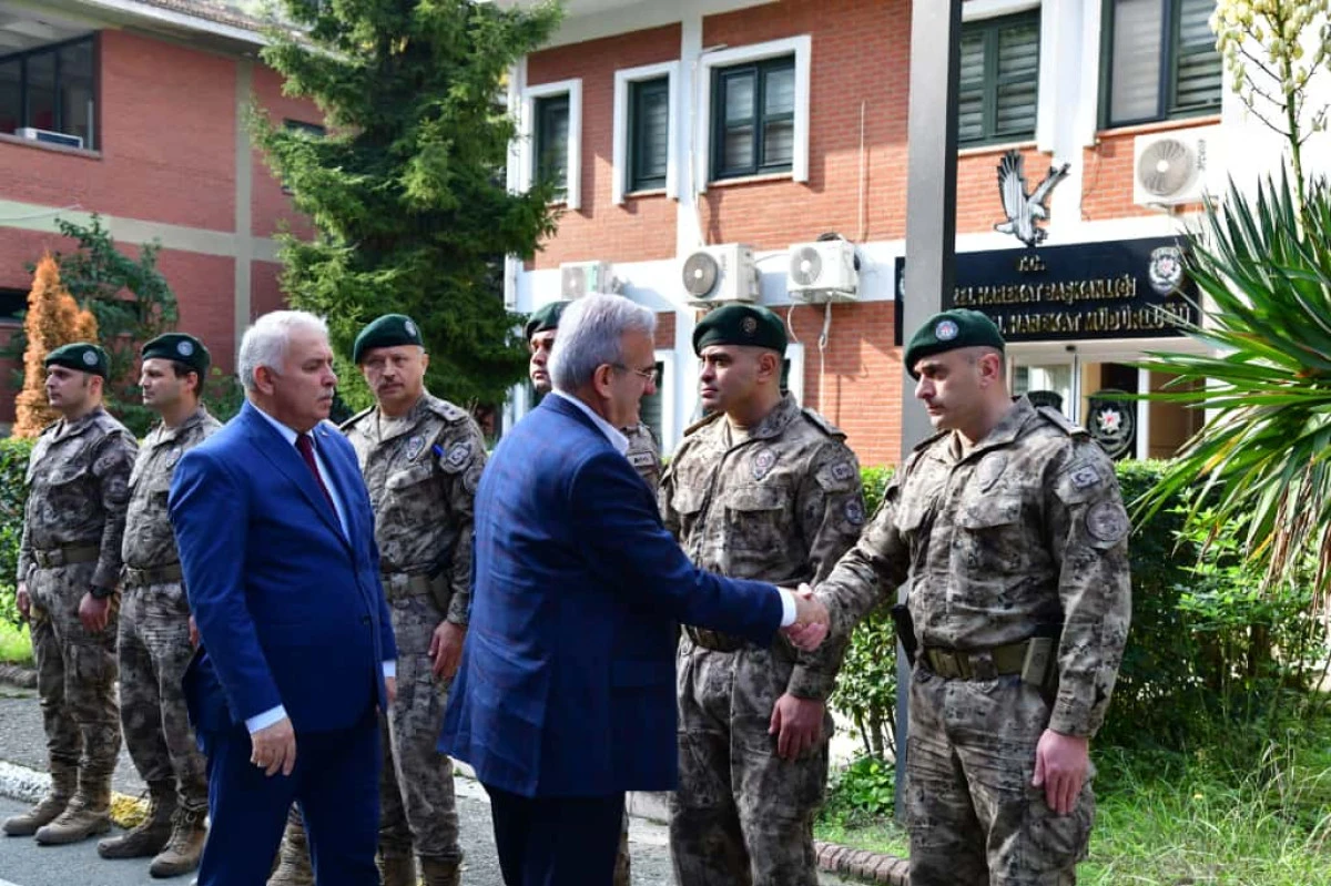 İçişleri Bakan Yardımcısı Münir Karaloğlu, Trabzon ziyareti kapsamında Vali Aziz Yıldırım ile birlikte Özel Harekat Bölge Müdürlüğü’nü ziyaret etti.
