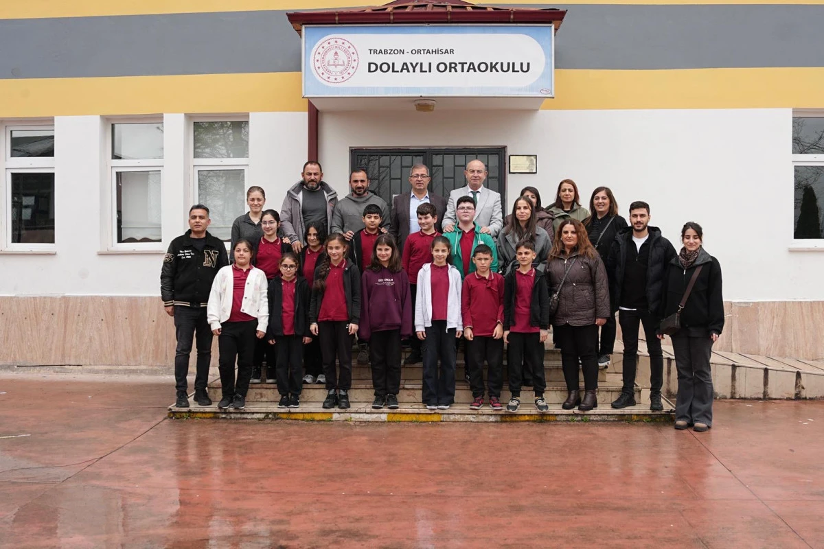 Ortahisar Belediyesi&rsquo;nin kitap kampanyasıyla kırsal okullardaki &ouml;ğrenciler y&uuml;zlerce yeni kitapla buluştu