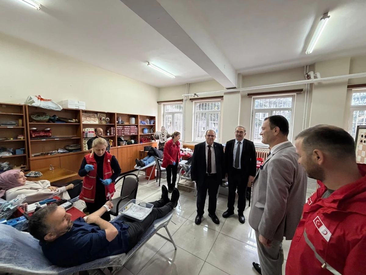 Ortahisar&rsquo;da eğitim camiası kan bağışında &ouml;rnek bir dayanışma sergiledi