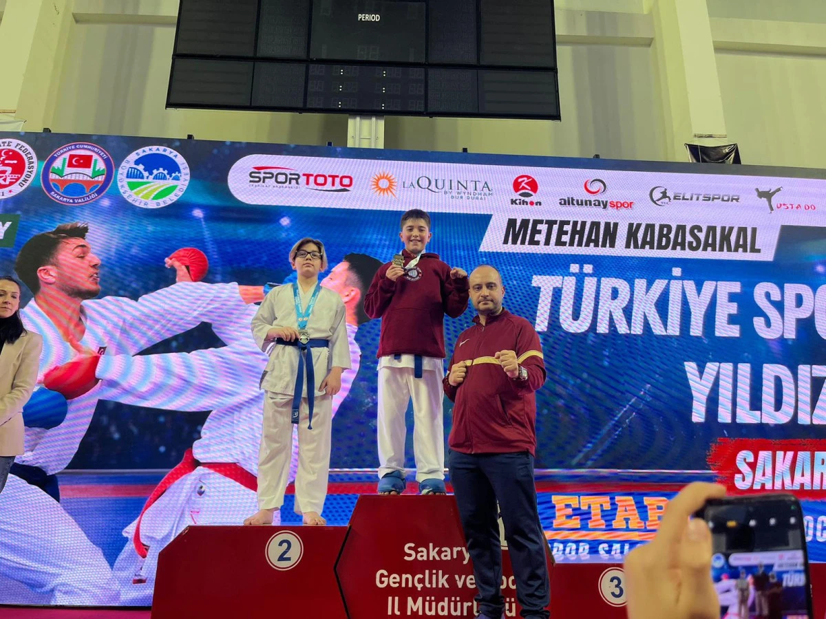 Sakarya&rsquo;daki Karate Yıldızlar Ligi Finali&rsquo;nde Trabzon 1461 Fight Club&rsquo;tan dikkat &ccedil;eken dereceler