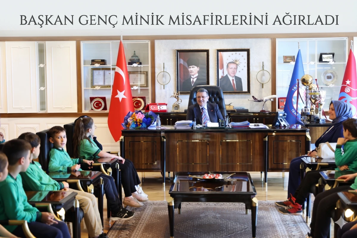 Trabzon B&uuml;y&uuml;kşehir Belediye Başkanı Ahmet Metin Gen&ccedil; minik &ouml;ğrencileri ağırladı