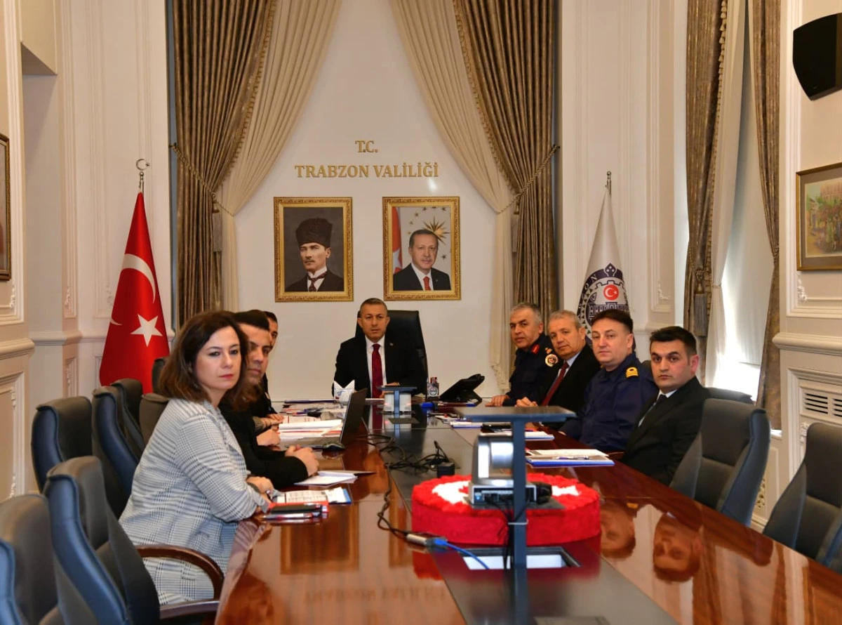 Trabzon Valisi Şahin Başkanlığında D&uuml;zensiz G&ouml;&ccedil;le M&uuml;cadele Toplantısı Yapıldı