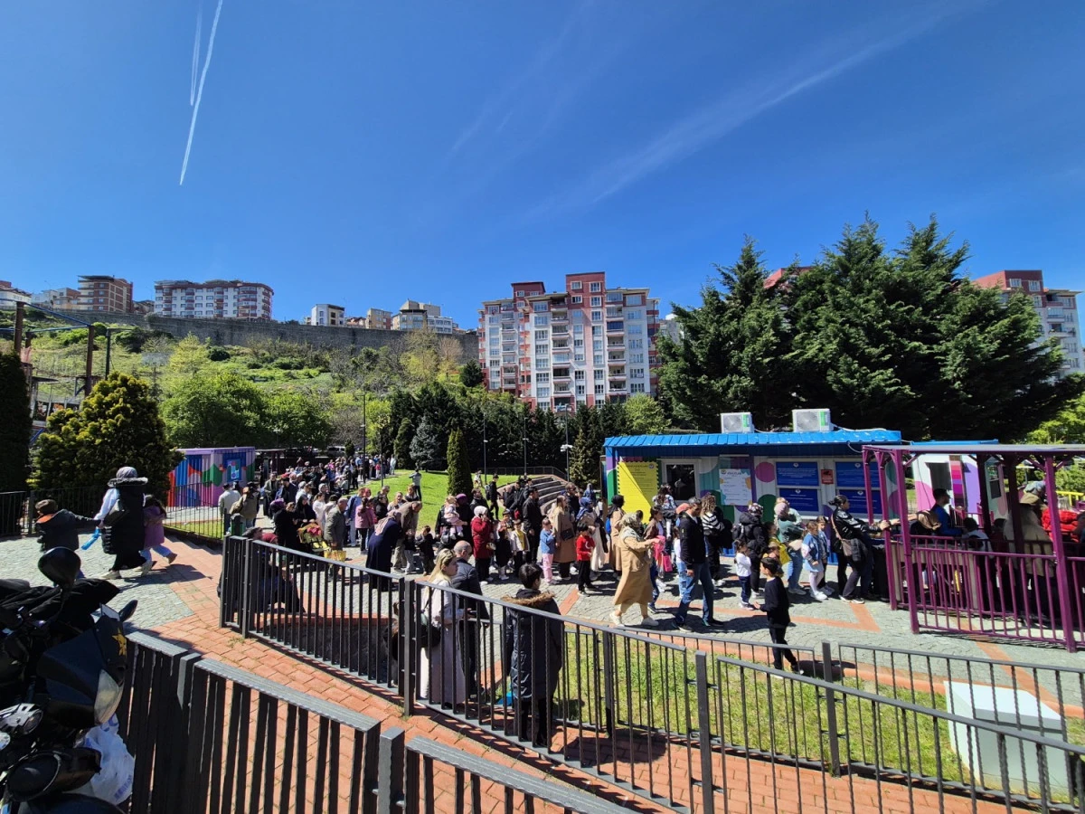 Trabzon&rsquo;da 23 Nisan Coşkusu: Macera Parkı&rsquo;na &Ccedil;ocuklar Yoğun İlgi G&ouml;sterdi