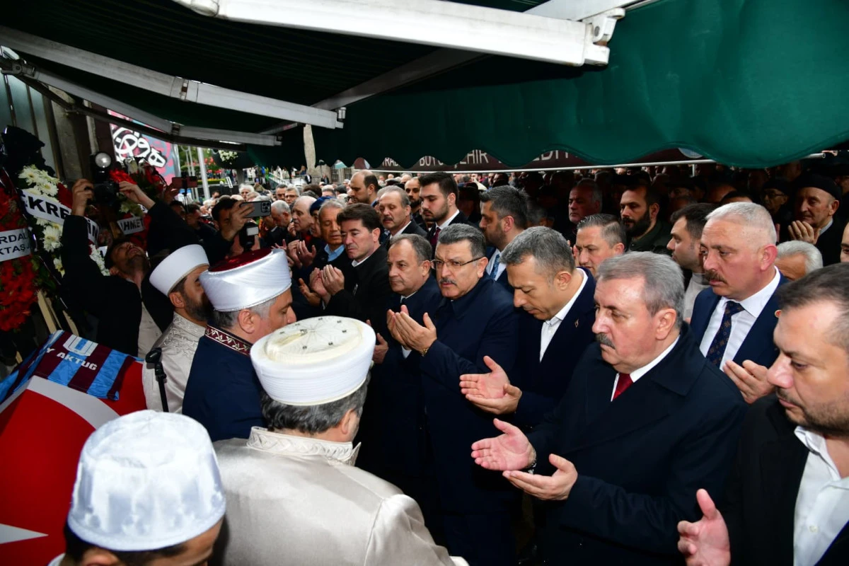 Trabzon&rsquo;da Atay Aktuğ Son Yolculuğuna Uğurlandı, Vali Tahir Şahin Cenazeye Katıldı