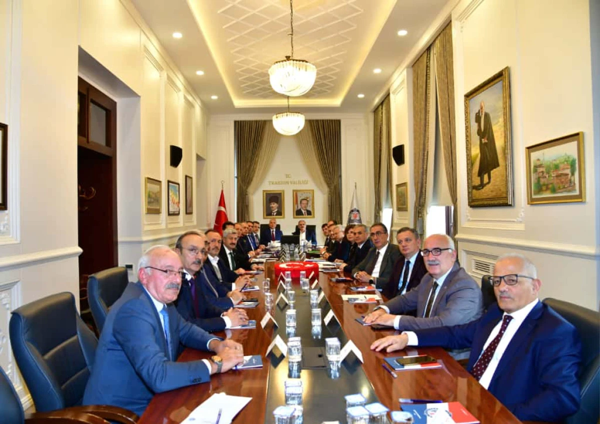 Trabzon’da sahipsiz hayvanların durumu İçişleri Bakan Yardımcısı Karaloğlu başkanlığında masaya yatırıldı