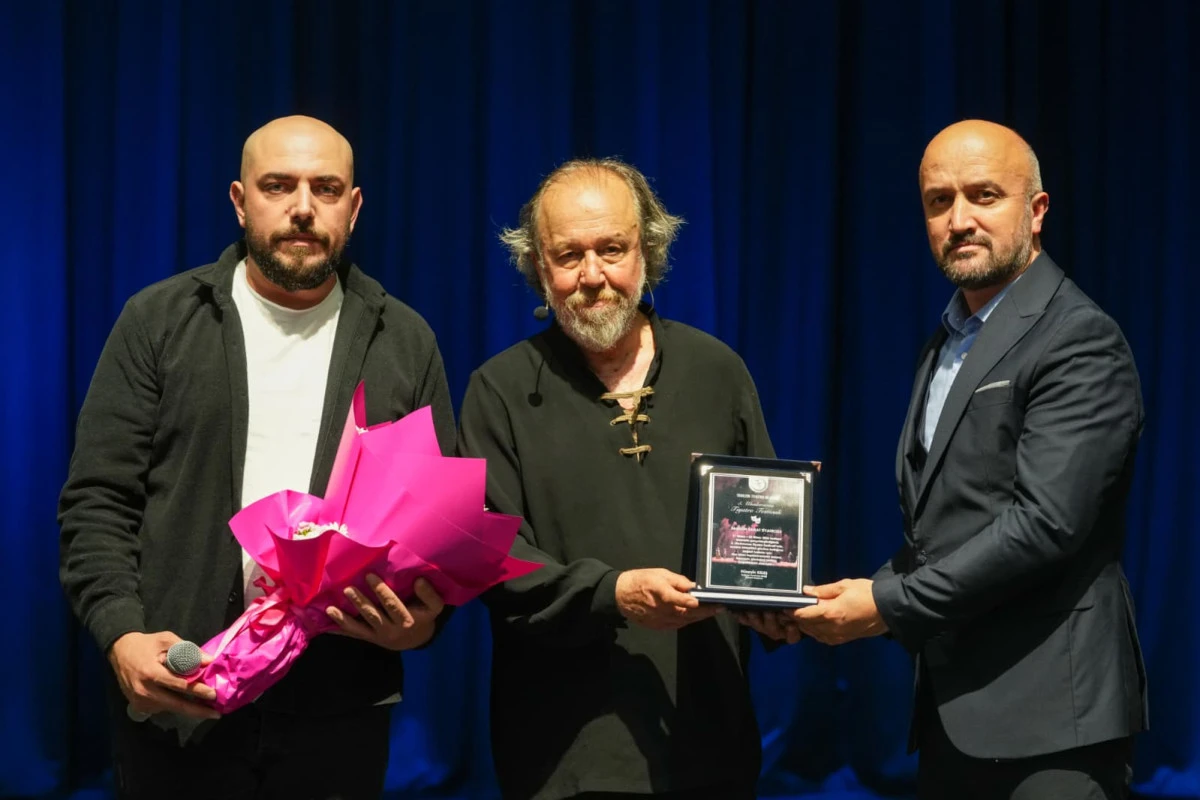 Trabzon&rsquo;da Uluslararası Tiyatro Festivali&rsquo;nde &lsquo;Kuvayımilliye Destanı&rsquo; sahnede izleyiciyle buluştu