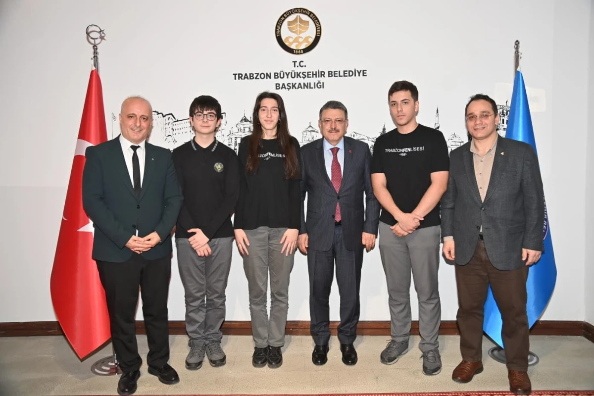 Trabzonlu liselilerin Milli M&uuml;cadele projesine Başkan Ahmet Metin Gen&ccedil;&rsquo;ten tam destek