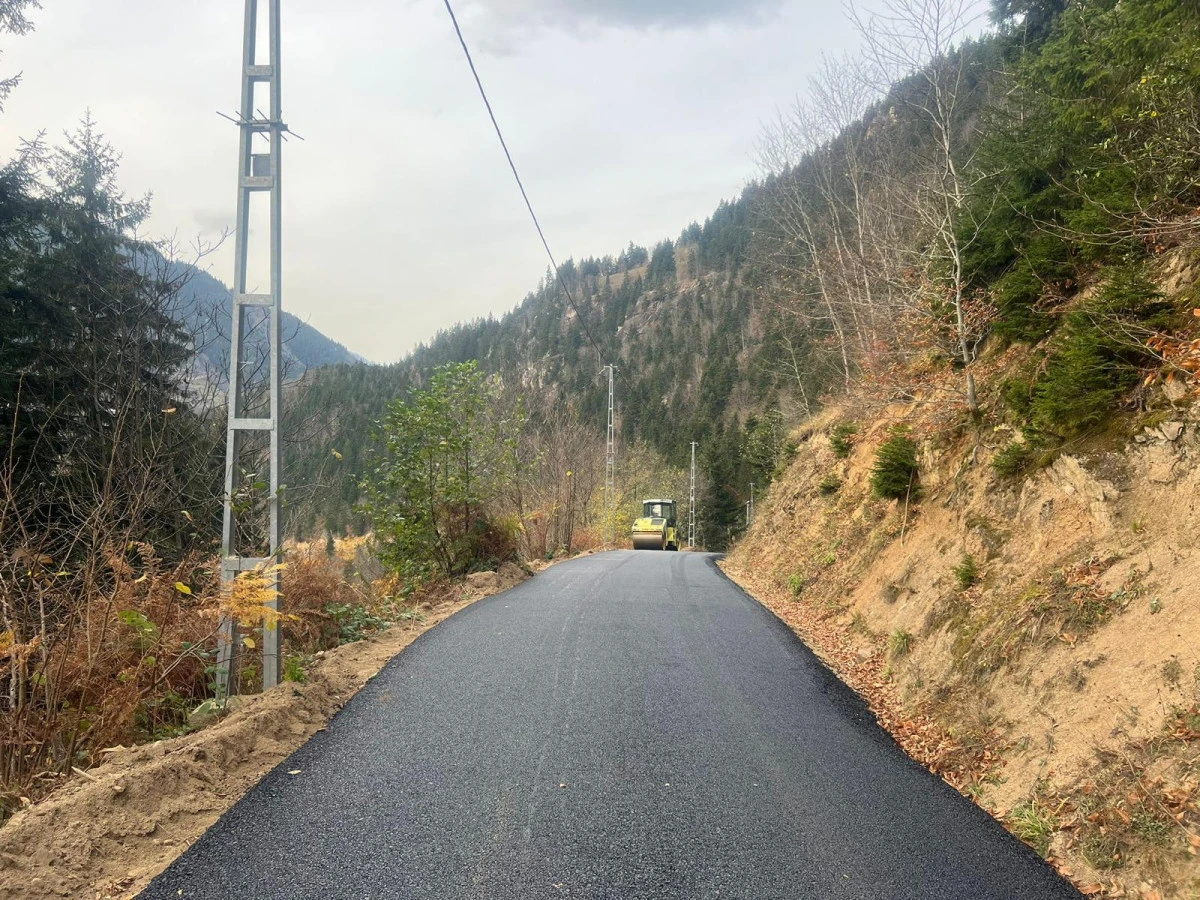 Trabzon’un Tüm İlçelerinde Yol Standartları Yükseliyor
