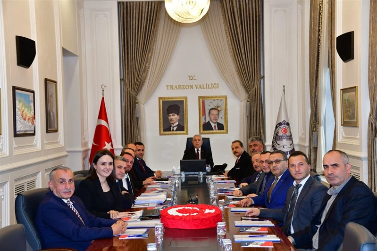 Vakfıkebir Organize Sanayi B&ouml;lgesi M&uuml;teşebbis Heyeti Toplantısı Trabzon Valisi Aziz Yıldırım Başkanlığında Ger&ccedil;ekleştirildi