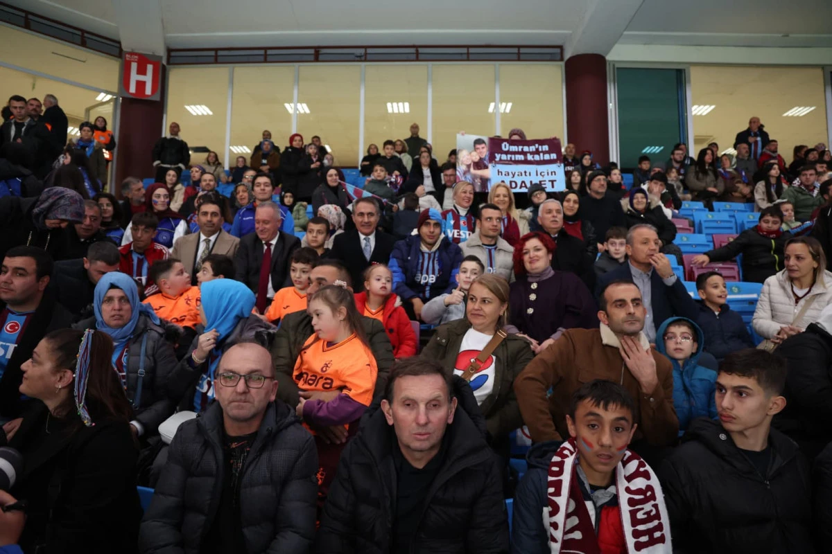 Vali Aziz Yıldırım, Trabzonspor–Van Spor Karşılaşmasını Özel Gereksinimli Bireylerle Birlikte Tribünden Takip Etti