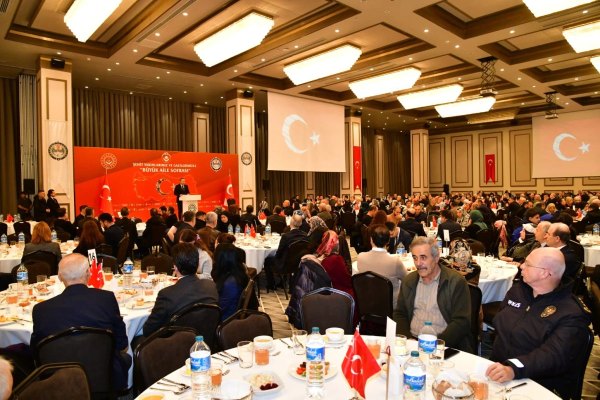 Vali Tahir Şahin, Ramazan&rsquo;ın İlk G&uuml;n&uuml;nde Şehit Aileleri ve Gazilerle İftar Sofrasında Buluştu