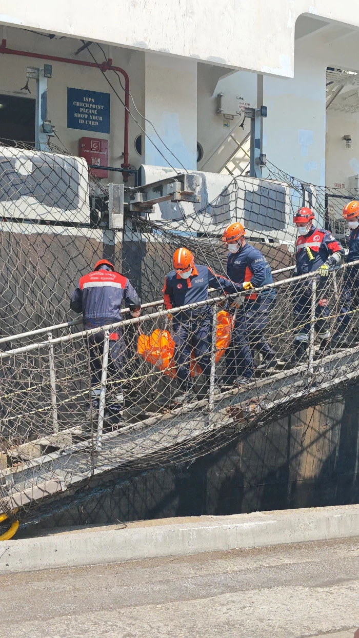 İHA Saldırısının Acı Bilan&ccedil;osu: Denizcinin Cenazesi Trabzon'da Enkazdan &Ccedil;ıkarıldı
